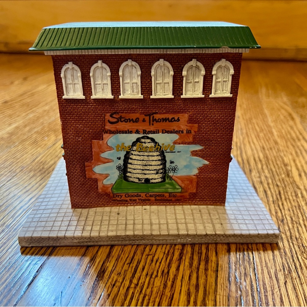 Vintage Stone & Thomas Promotional Store Item The Beehive Limited 2930/3000